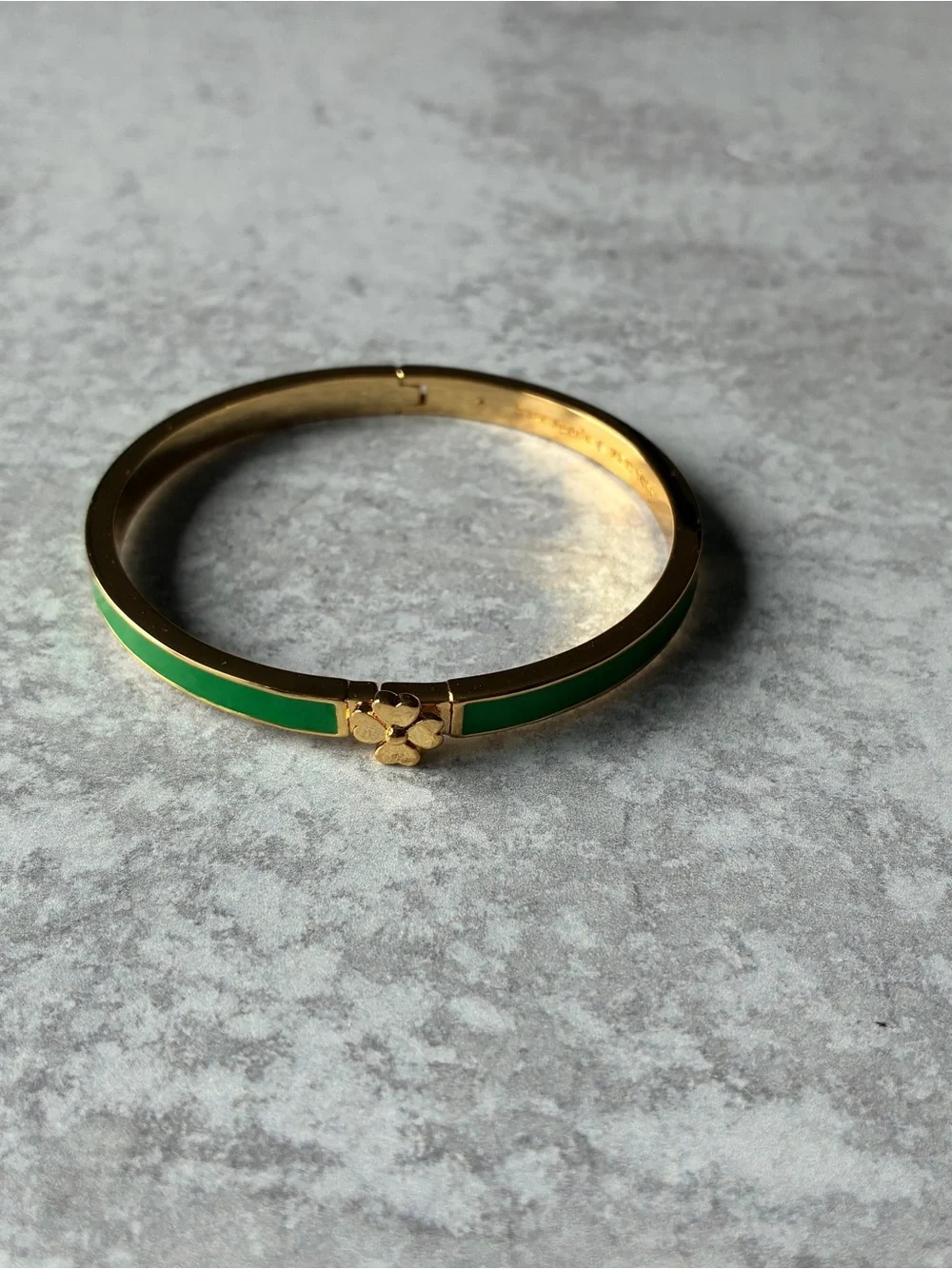 Kate Spade New York Green Enamel Clover Hinged Bangle Bracelet Gold Tone NWT